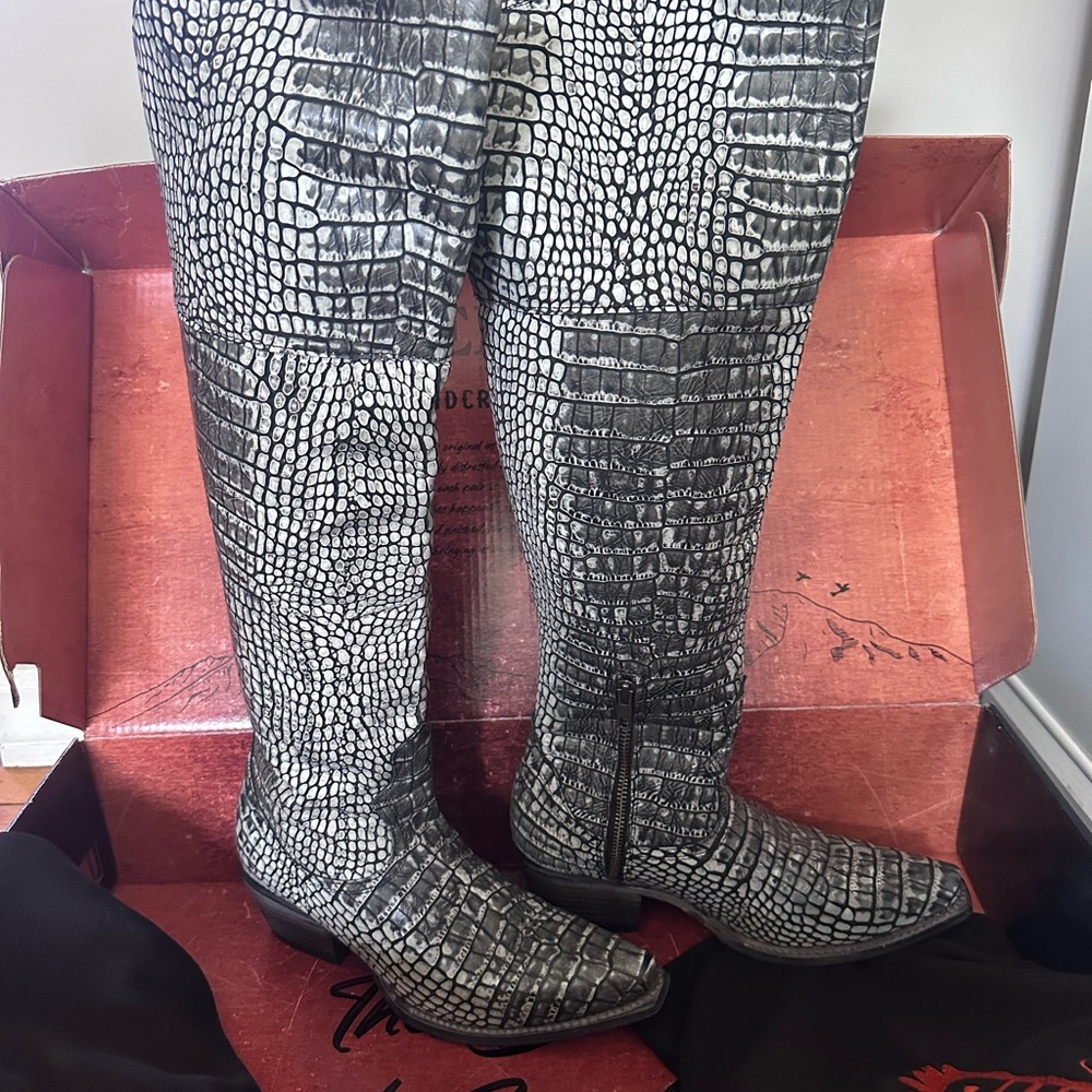 EUC Freebird by Steven Wynonna Boots Size 8